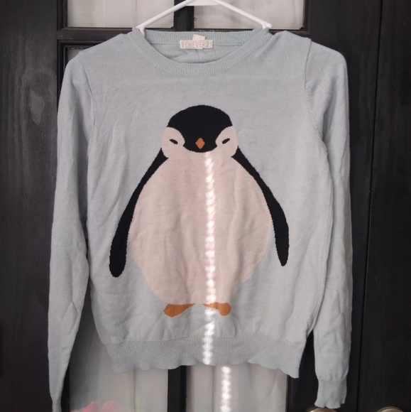 💚Forever21 crew neck Sweater blue penguin - Picture 1 of 3